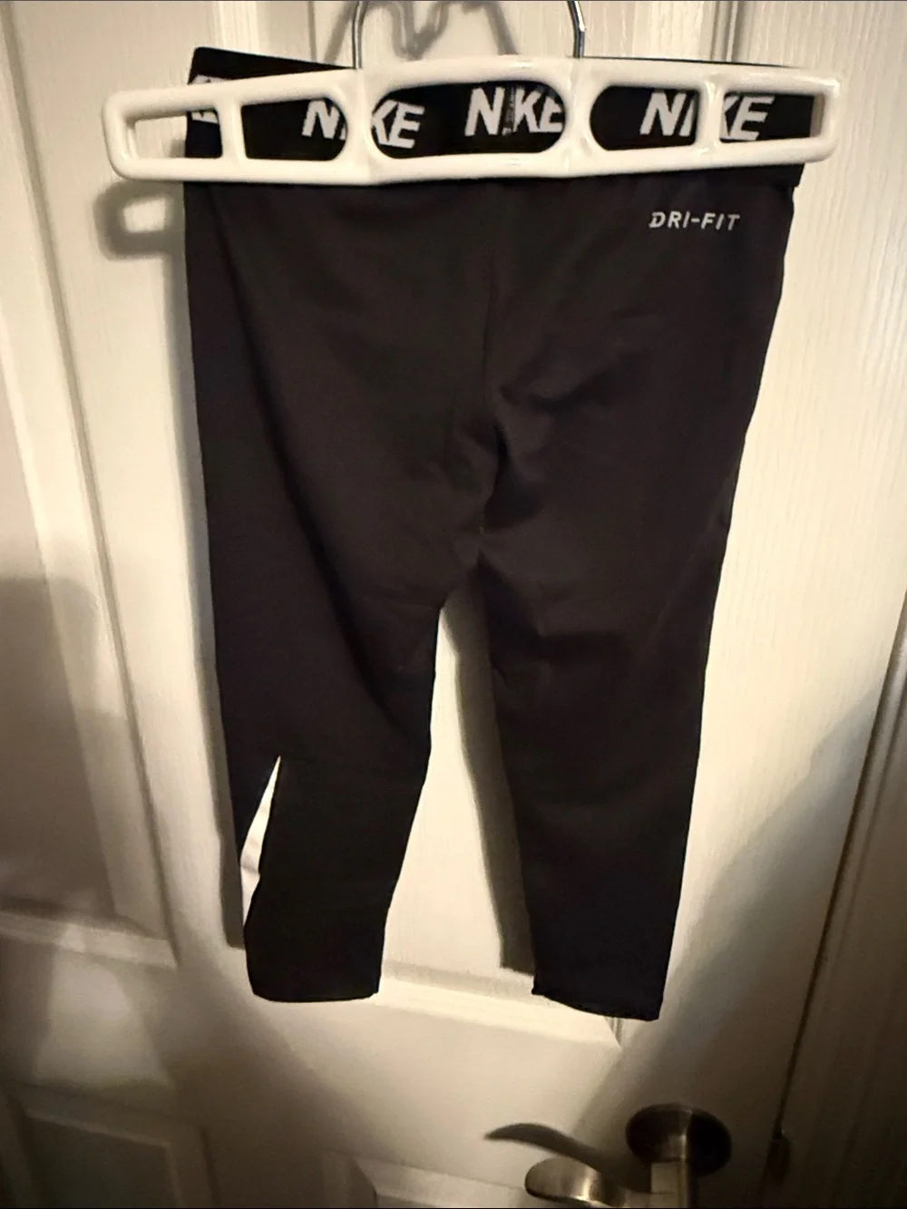 Nike Little Kids Black Leggings with White Swoosh size 4/XS 3-4 YRS NWT